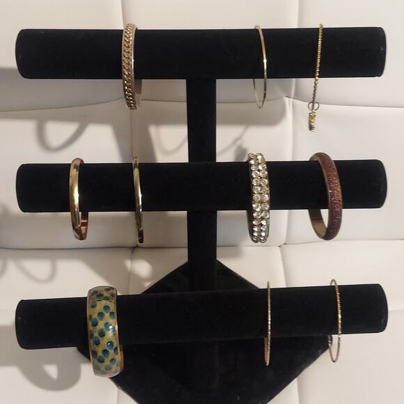 Curated Bundle Lot of 10 Sizes 8-9 Vintage to Present Gold Tone Bracelets #1 - Picture 1 of 7